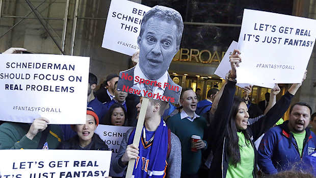 daily-fantasy-sports-draftkings-fanduel-lawsuits.jpg