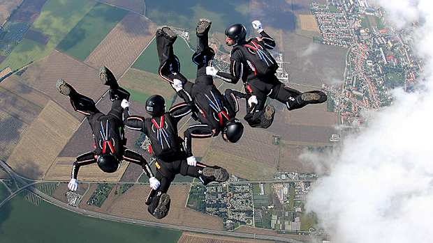 golden-knights-skydiving-lead.jpg