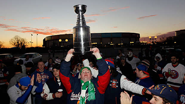 islanders-fans-stanley-cup.jpg
