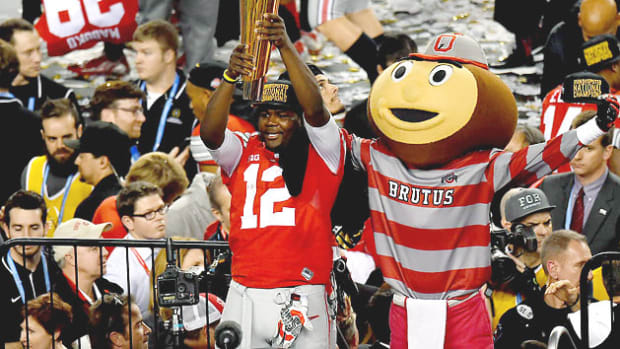 cardale-jones-ohio-state-national-championship-trophy