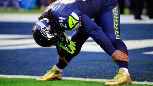 super bowl 2015 marshawn lynch gold cleats