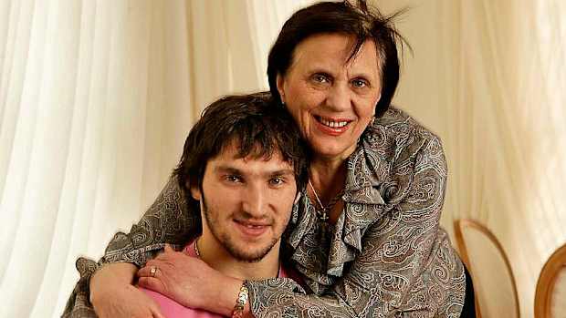 ovechkin-mom-main-bruty.jpg