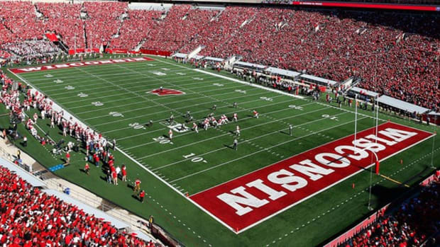 Concession stand classics: 10 stadium eats to try this college football season