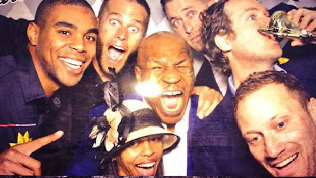mike-tyson-tom-brady-preakness-selfie1.jpg