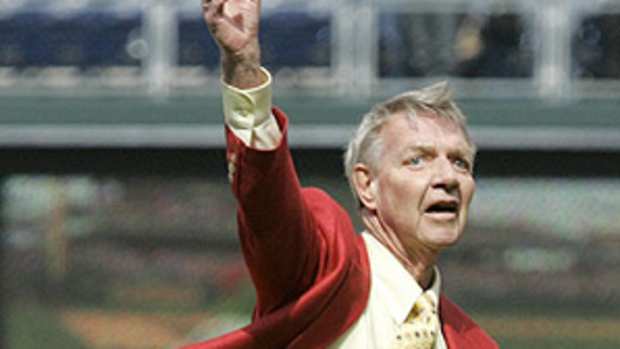 Harry-Kalas-pitch.jpg