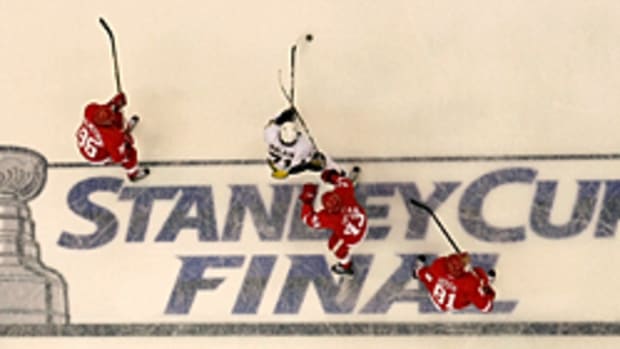 penguins-red-wings.jpg