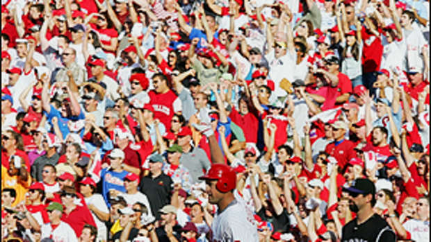t1_1003_phils.fans_getty.jpg