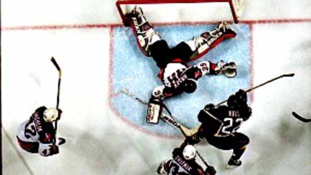 hull-hasek.jpg
