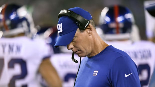Oct 11, 2018; East Rutherford, NJ, USA; New York Giants head coach Pat Shurmur reacts on the sideline in the first half of a 34-13 loss to the Philadelphia Eagles at MetLife Stadium.