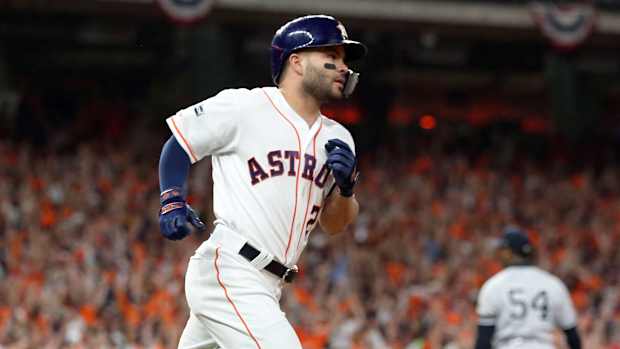 Altuve-HR-Reacts-Sign-Stealing