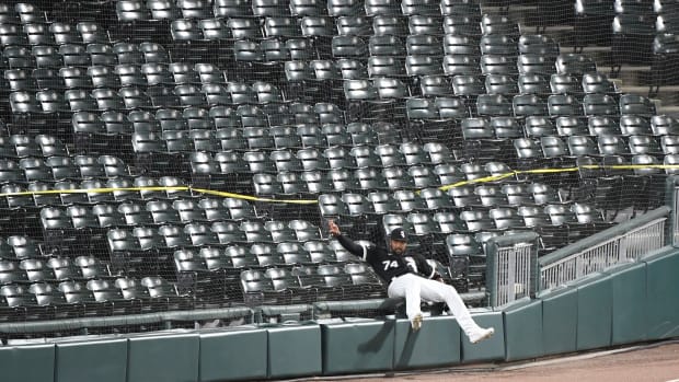 Eloy Jiménez inside the park HR Christian Yelich 2020-08-06 (Quinn Harris) USATSI_14708064