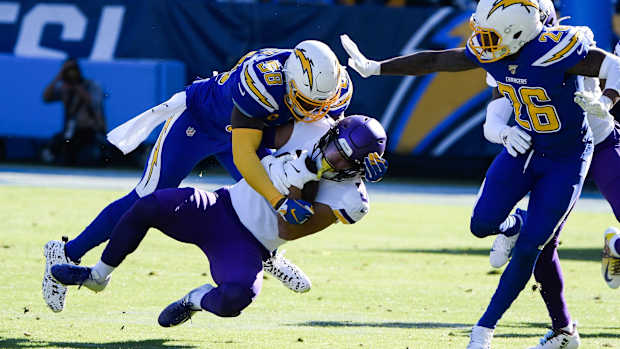 Thomas Davis LAC © Robert Hanashiro-USA TODAY Sports