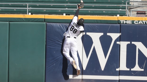 Luis Robert v KC 2020-08-29 USATSI_14853478