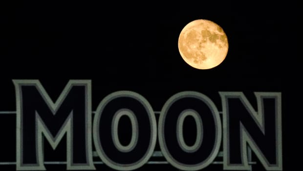 Moon Over KC White Sox v KC 2020-09-03 (Jay Biggerstaff) USATSI_14875646