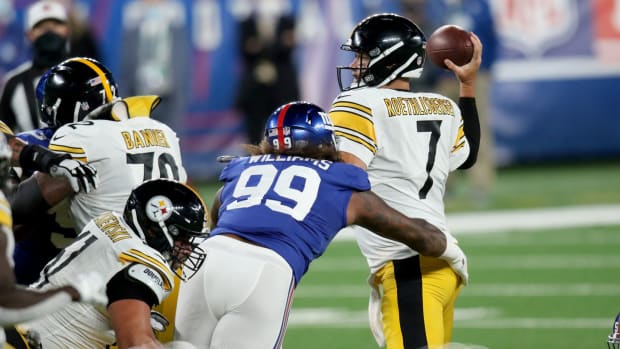Leonard Williams, of the Giants, looks to sack Ben Roethlisberger, of the Steelers. Monday, September 14, 2020 Giants V Steelers Week 1