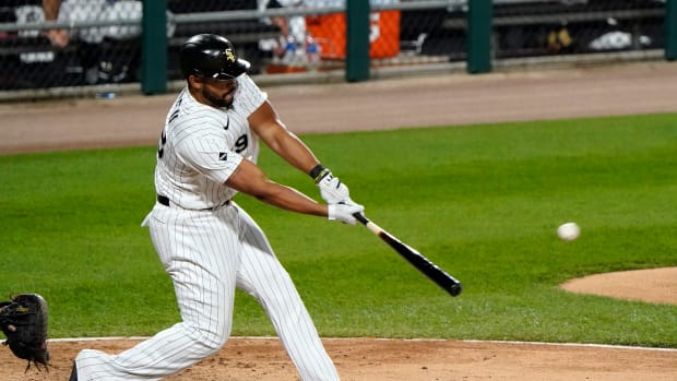 José Abreu 3 RBI double v Cubs 2020-09-26 (Mike Dinovo) USATSI_14988670