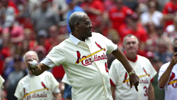 May 19, 2018; St. Louis, MO, USA; St. Louis Cardinals hall of famer Bob Gibson throws out a first pitch prior to a game against the Philadelphia Phillies at Busch Stadium. Mandatory Credit: Jeff Curry-USA TODAY Sports