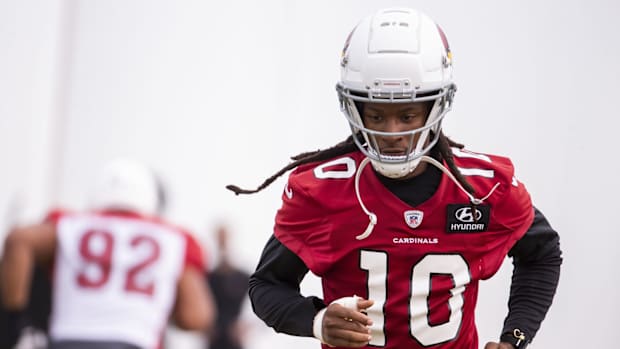 Arizona Cardinals wide receiver DeAndre Hopkins (10) warms up during practice on Sept. 11, 2020, at Dignity Health Arizona Cardinals Training Center in Tempe, Ariz.