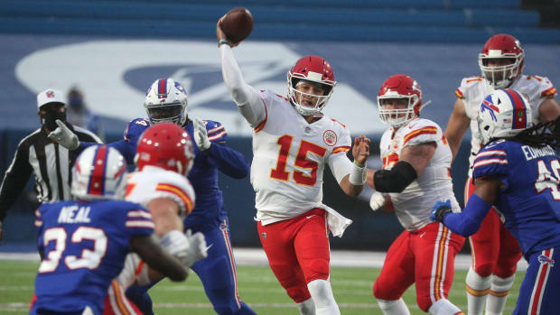 Chiefs quarterback Patrick Mahomes is pressured but still makes an off-balance throw in a 26-17 win over the Bills. Mahomes threw for 225 yards and two touchdowns. Jg 101920 Bills 7 © JAMIE GERMANO/ROCHESTER DEMOCRAT AND CHRONICLE via Imagn Content Services, LLC