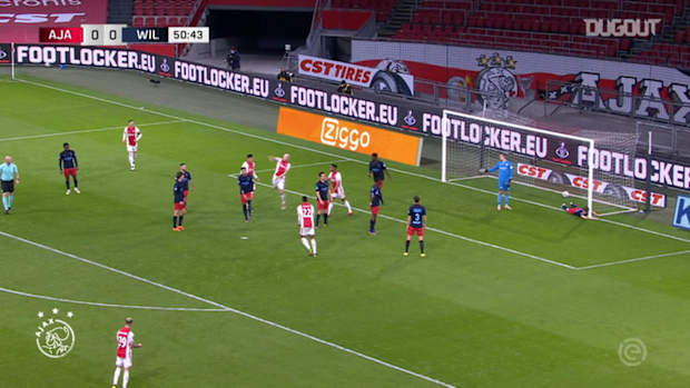 Davy Klaassen scores overhead kick vs Willem II