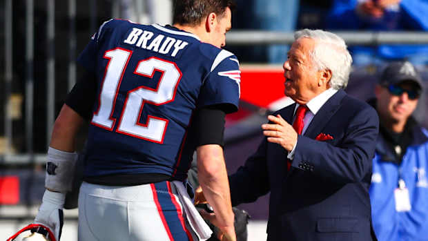 Tom Brady talks to Robert Kraft before a game
