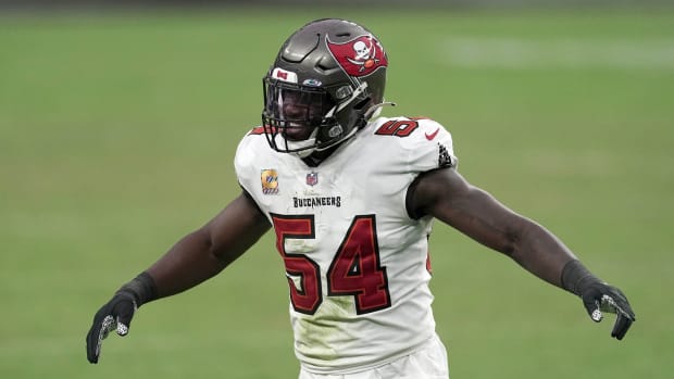 Tampa Bay Buccaneers inside linebacker Lavonte David (54) celebrates in the fourth quarter against the Las Vegas Raiders at Allegiant Stadium. The Buccaneers defeated the Raiders 45-20.