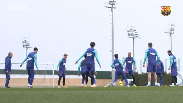 Rondos in Barcelona training