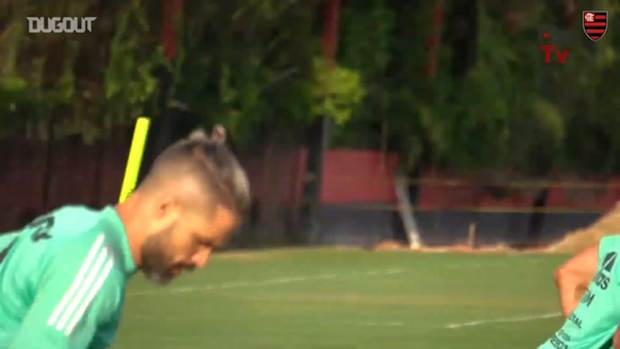 Diego Ribas takes part in Flamengo training session