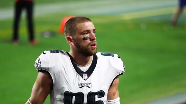 Dec 20, 2020; Glendale, Arizona, USA; Philadelphia Eagles tight end Zach Ertz (86) against the Arizona Cardinals at State Farm Stadium. Mandatory Credit: Mark J. Rebilas-USA TODAY Sports