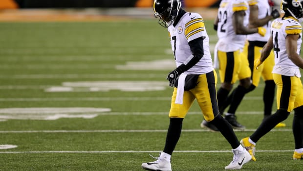 Pittsburgh Steelers quarterback Ben Roethlisberger (7) takes the field for a possession in the fourth quarter during an NFL Week 15 football game against the Cincinnati Bengals, Monday, Dec. 21, 2020, at Paul Brown Stadium in Cincinnati. The Cincinnati Bengals won, 27–17.