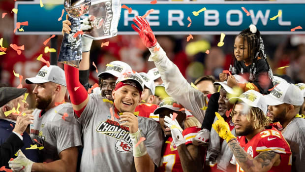 Kansas City Chiefs quarterback Patrick Mahomes (15) celebrates with the Vince Lombardi Trophy after Super Bowl LIV win over the 49ers at Hard Rock Stadium in Miami Gardens, Feb. 2, 2020. [ALLEN EYESTONE/The Palm Beach Post] Super Bowl Kansas City Chiefs Vs San Francisco 49ers © Allen Eyestone via Imagn Content Services, LLC