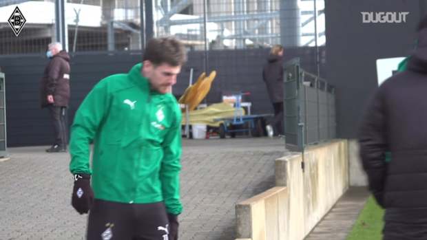 Gladbach players train hard before facing Manchester City