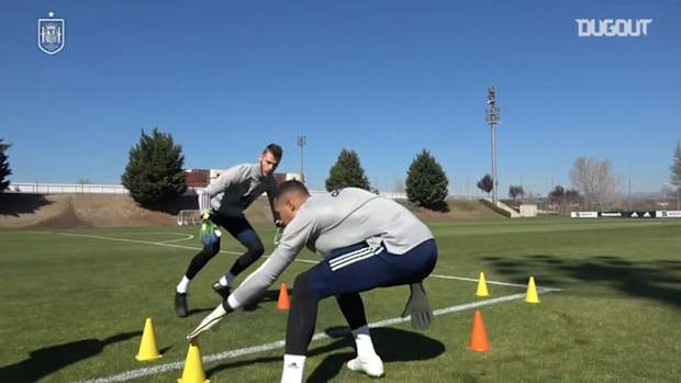 Spain’s intense goalkeepers training