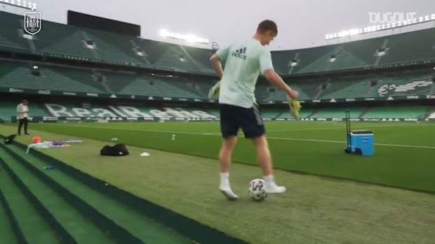 Match-winner Dani Olmo’s barefoot skill in training