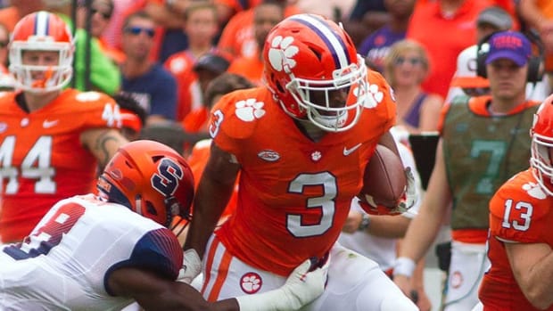 Clemson wide receiver Amari Rodgers runs after the catch against Syracuse