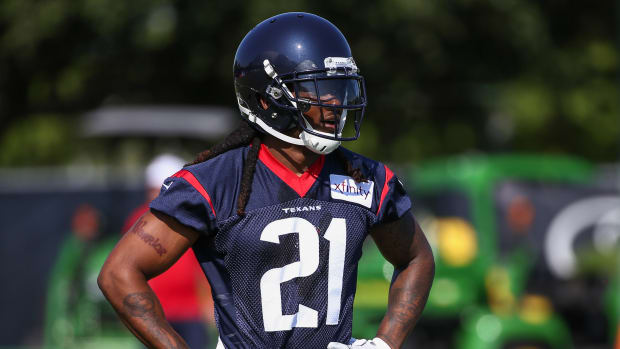 The Texans are reportedly re-signing CB Bradley Roby to a three-year deal.
