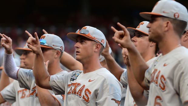 Texas Fan Broll 76
