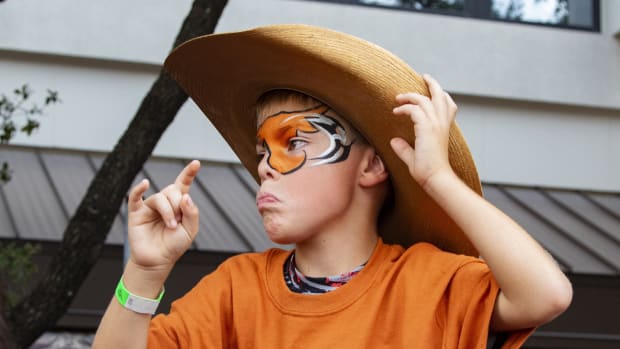 Texas Fan Broll62