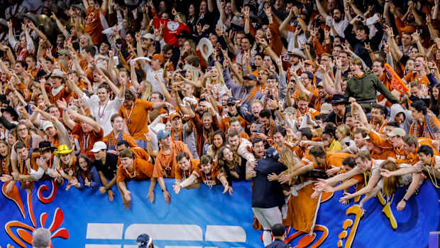 Texas Fan Broll 49