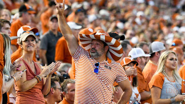 Texas Fan Broll 29