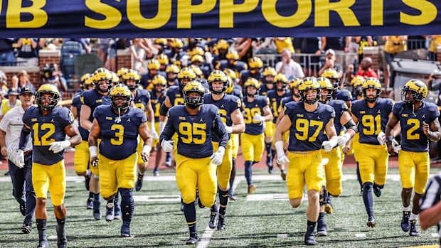 banner aidan hutchinson tunnel michigan football stadium