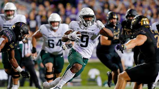 Kenneth Walker III Michigan State vs Northwestern 2021 USATSI_16682842