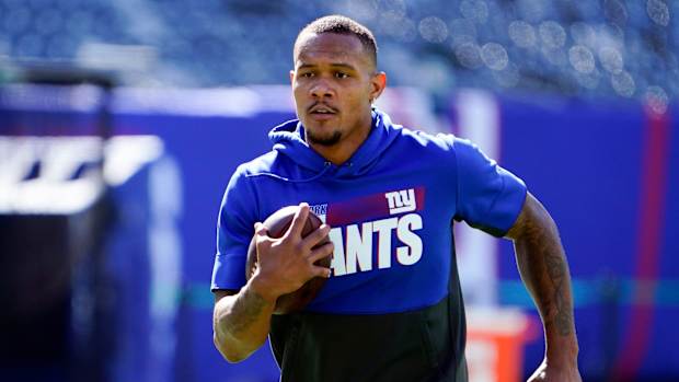 New York Giants wide receiver Kenny Golladay warms up on the field before the game at MetLife Stadium on Sunday, Sept. 26, 2021, in East Rutherford.