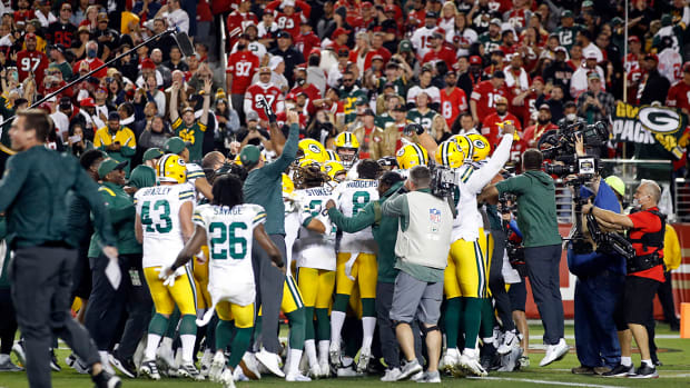 Packers celebrate after beating 49ers.