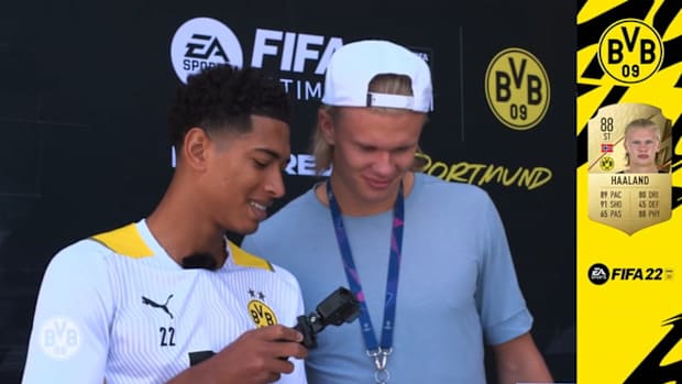 Bellingham shows Haaland his Fifa 22 rating