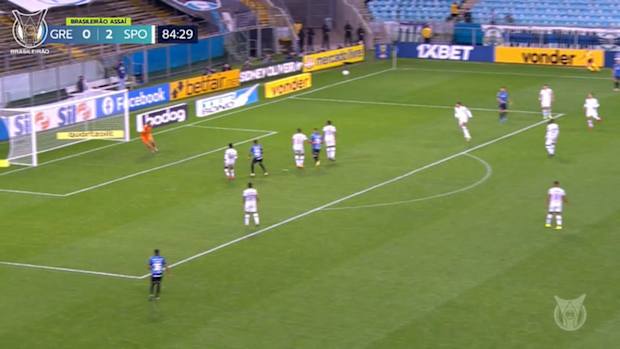 Douglas Costa's incredible long-range goal vs Sport Recife