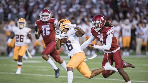 Jacob Cowing (6) receives the ball as the UTEP Minors face off against the New Mexico State Aggies at Aggie Memorial Stadium in Las Cruces on Saturday, Aug. 28, 2021.