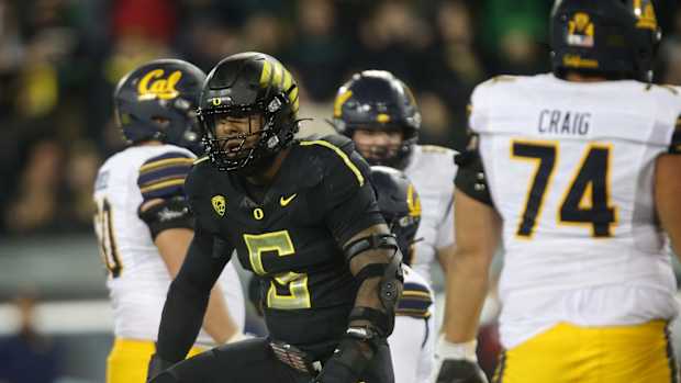 Oregon DE Kayvon Thibodeaux celebrates stop