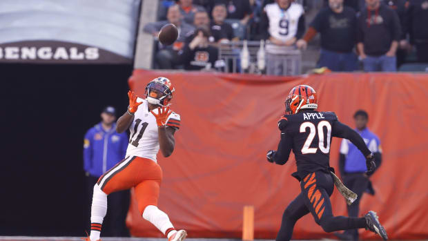 Nov 7, 2021; Cincinnati, Ohio, USA; Cleveland Browns wide receiver Donovan Peoples-Jones (11) catches a touchdown during the second quarter against the Cincinnati Bengals at Paul Brown Stadium. Mandatory Credit: Joseph Maiorana-USA TODAY Sports