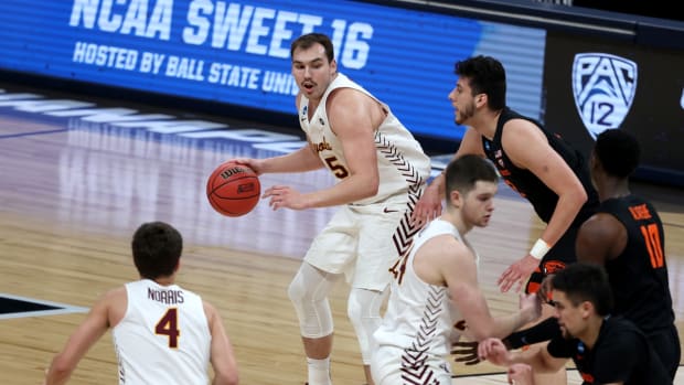 Mar 27, 2021; Indianapolis, IN, USA; Loyola-Chicago Ramblers center Cameron Krutwig (25) dribbles the ball against Oregon State Beavers center Roman Silva (12) in the first half during the Sweet 16 of the 2021 NCAA Tournament at Bankers Life Fieldhouse. Mandatory Credit: Trevor Ruszkowski-USA TODAY Sports